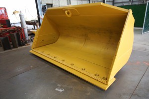Komatsu WA500 Bucket Rebuild